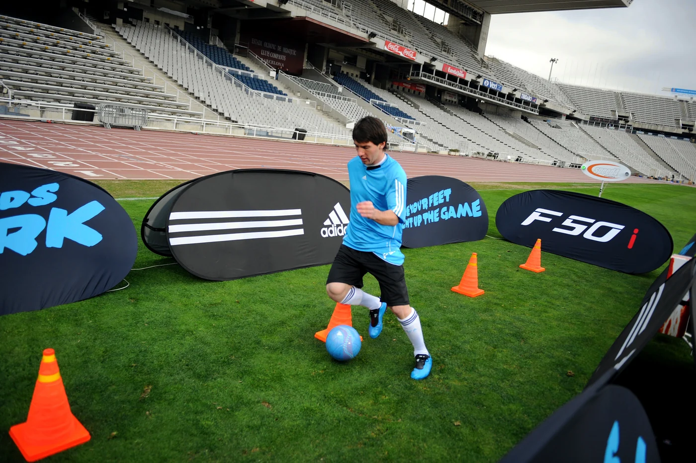 Lionel Messi am Ball im historischen speed4-Parcours